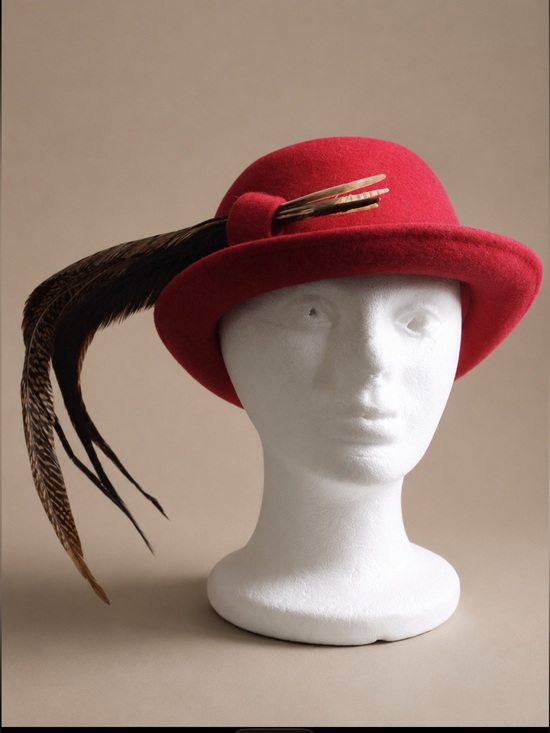 Vintage 1930’s Frank Olive Red Felt Hat Feathers 22” Circumference Perfect